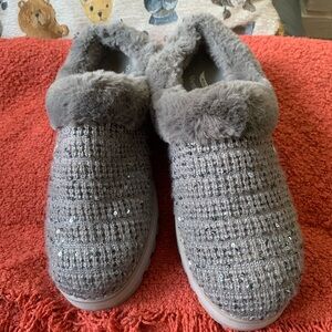 Bobs’ Skechers ArchFit Martha Stewart’s Gray Sequin Slippers/Shoes, Women 10 Med